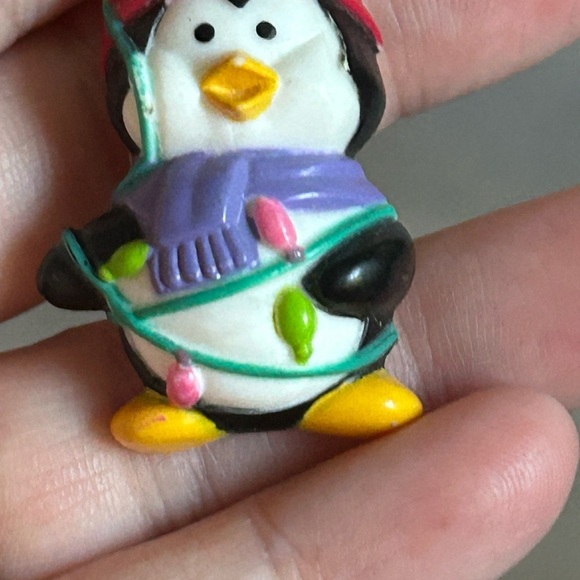 4/$50 RUSS Festive Penguin Ornament with Scarf and Lights brooch 😍 - Picture 4 of 8